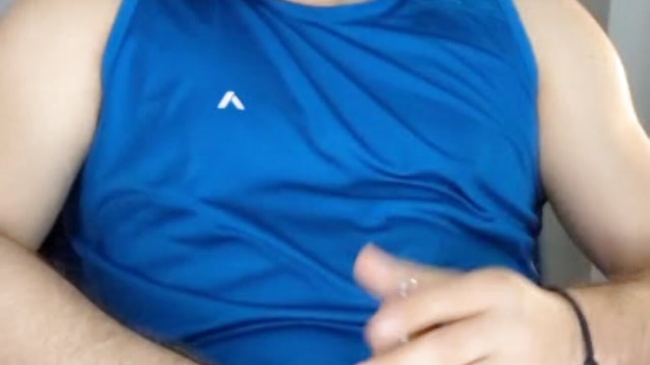 I jerk off with the condom until I fill it with milk - video của người mẫu cam HenryBenso