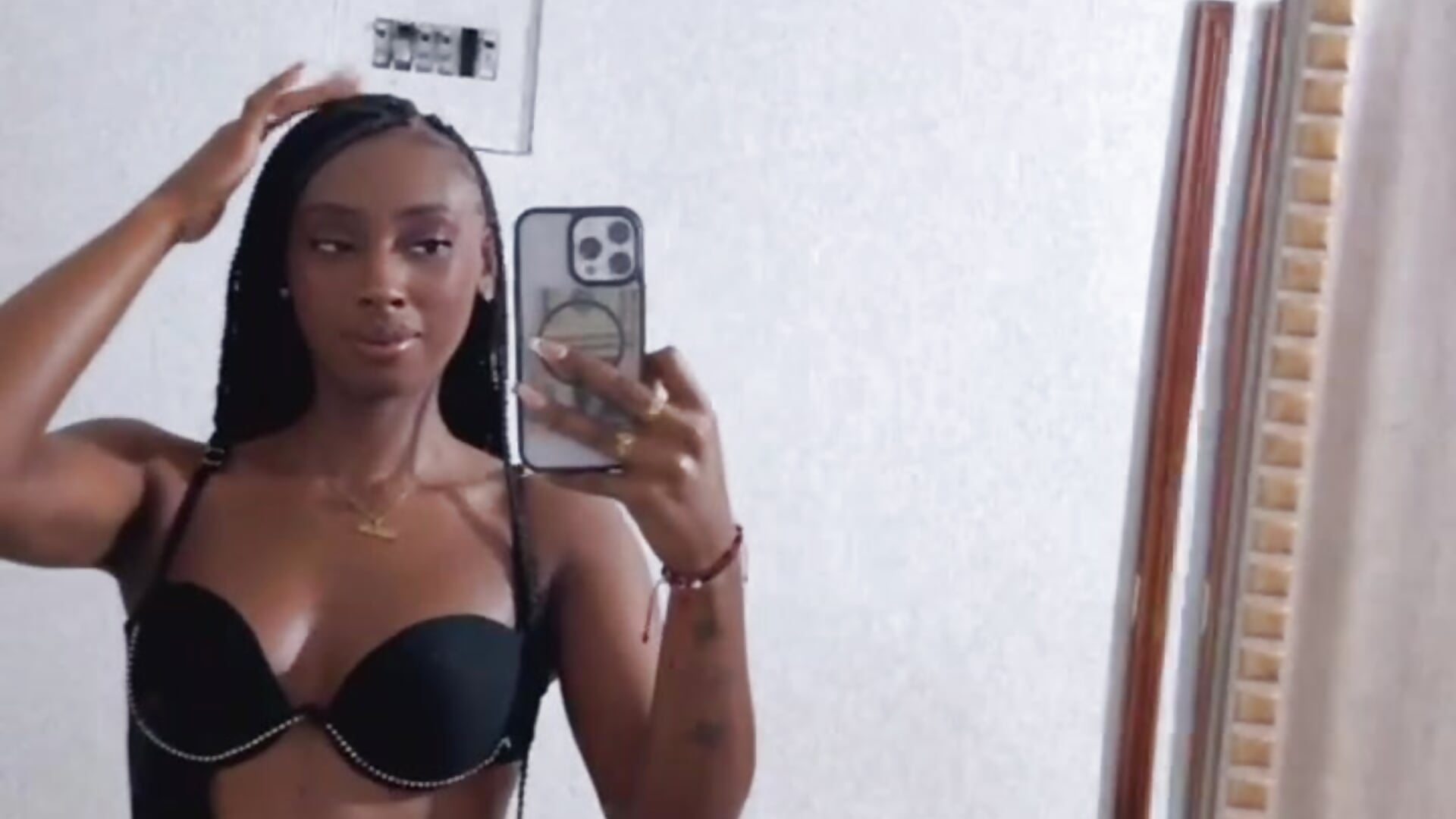 how about my new look?👀 - clip cu NicholScully model videochat