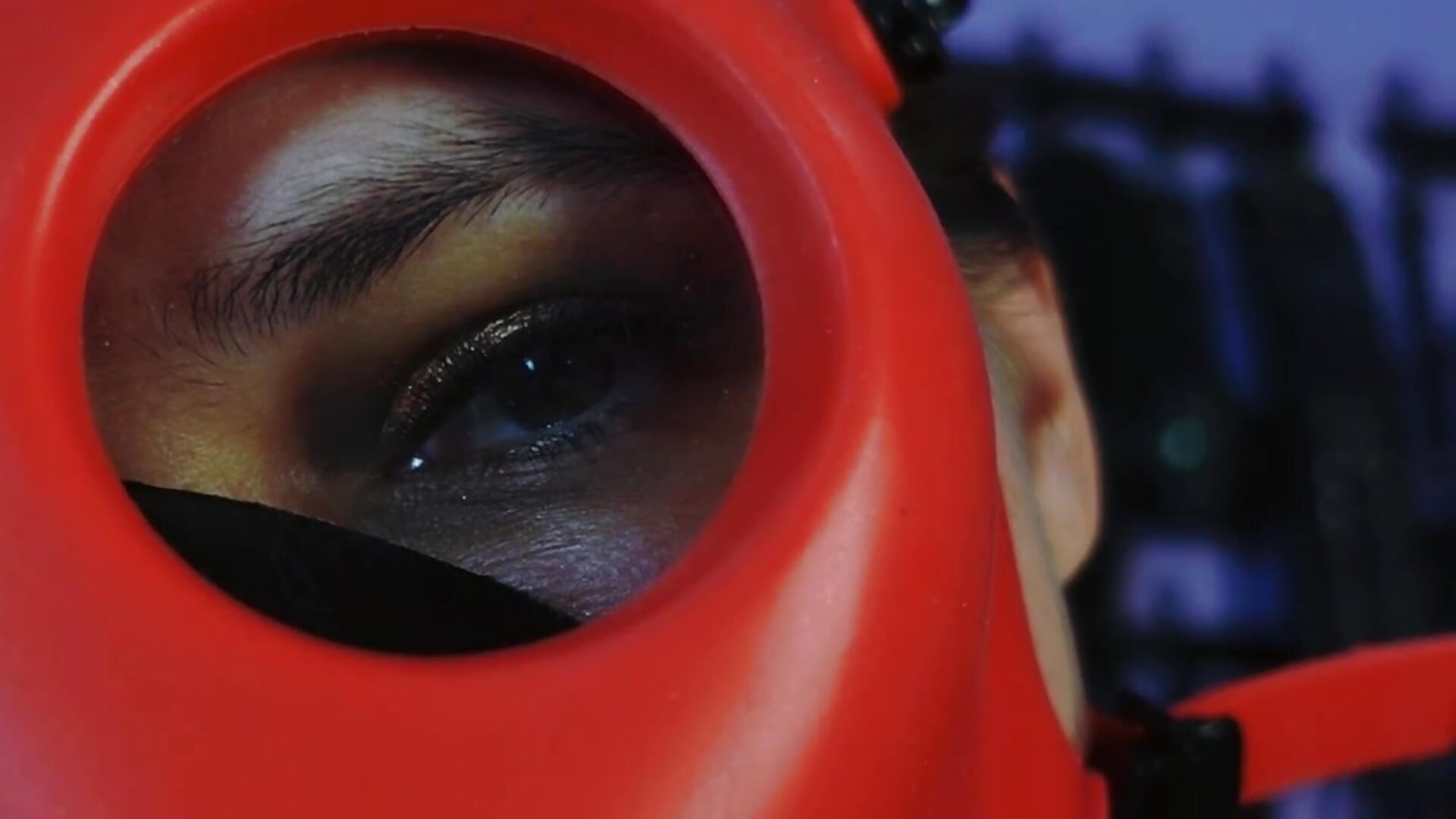 Red gasmask closeup - βίντεο μοντέλου Stroynyash