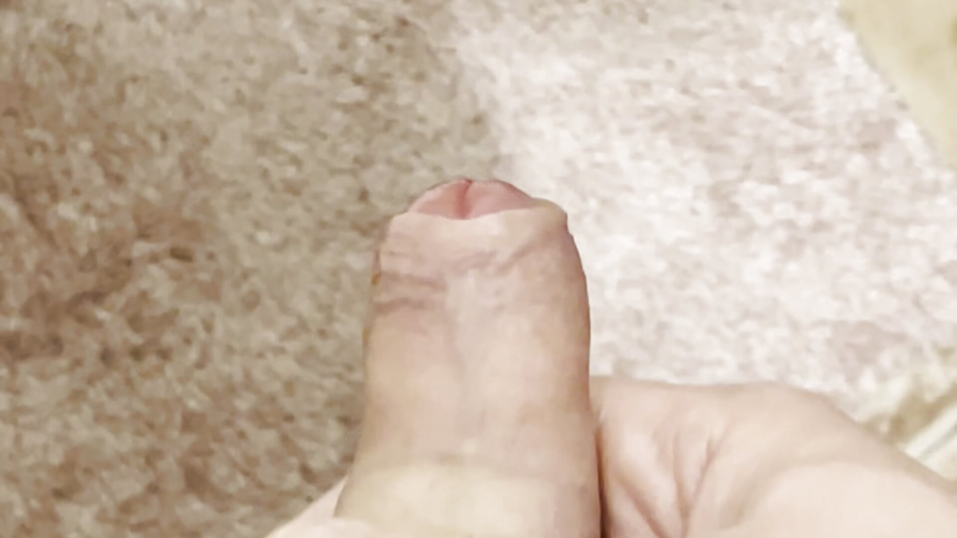 Мастурбирую свой член в ванной и снимаю крупным планом - video by sergei21819 cam model