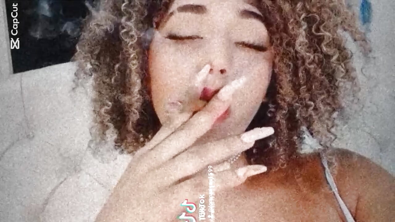 Enjoy a blunt - clip cu Ciinamonloren