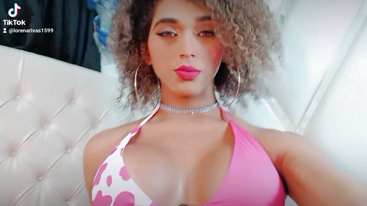 Kisssss - clip cu Ciinamonloren