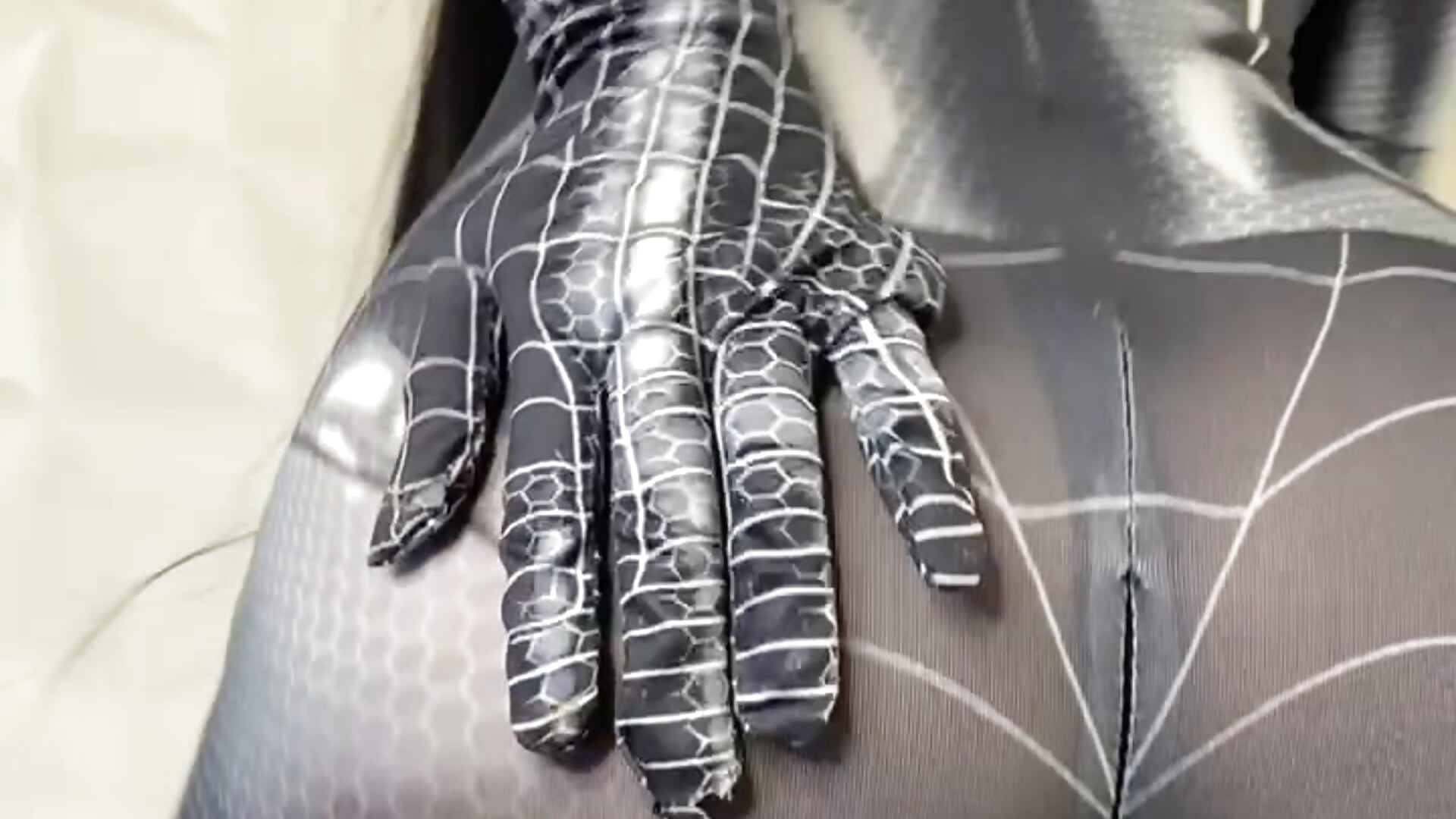 Ready to catch you in my spiderweb - video od modelky/modela Adharaa1_