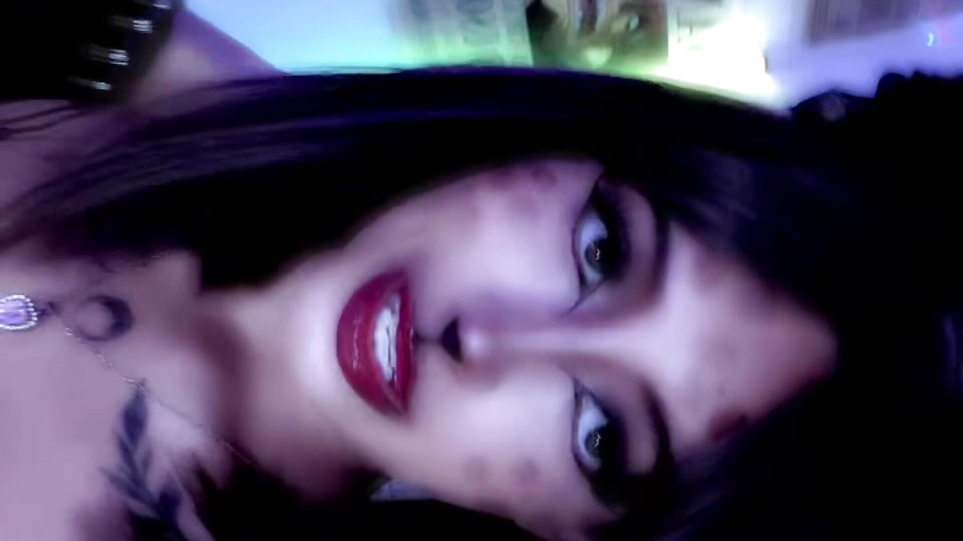 Leopard girl for Halloween 💋 - video Hot_sophie_ kameramallilta