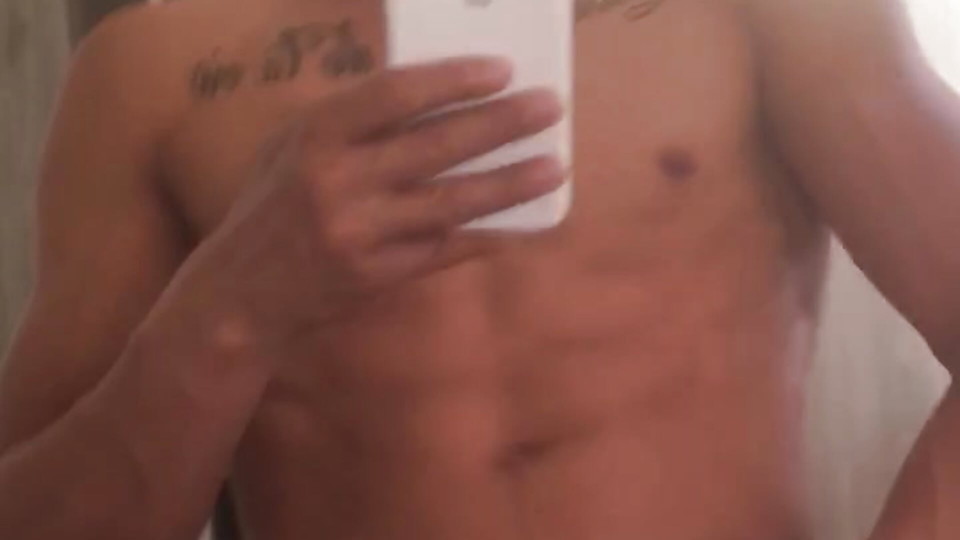 Bruno jerk off and cum all over the mirror - video by Brunocuttie94 cam model