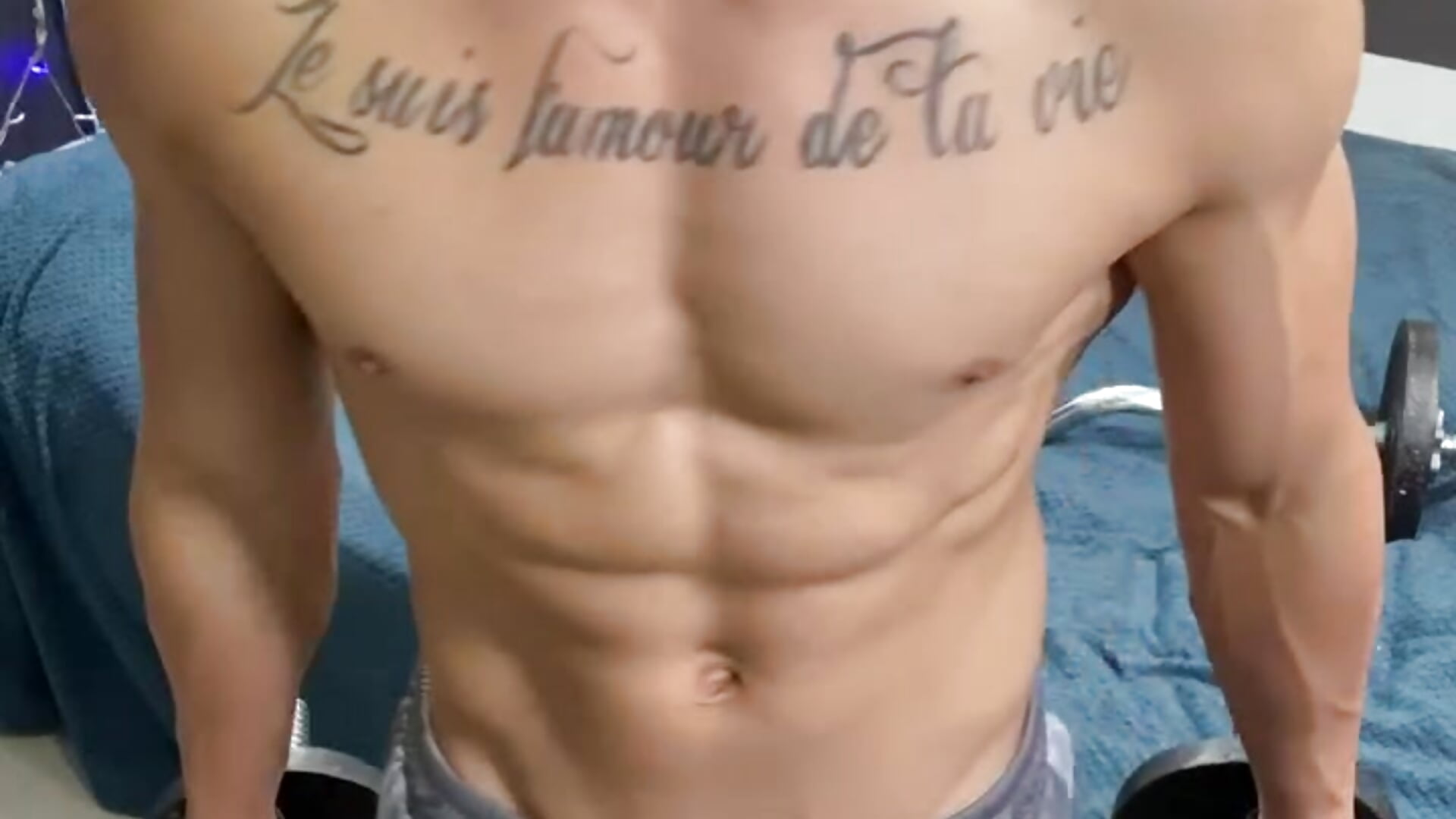 Bruno working out and flexing so hot his muscles ! - video by Brunocuttie94 cam model