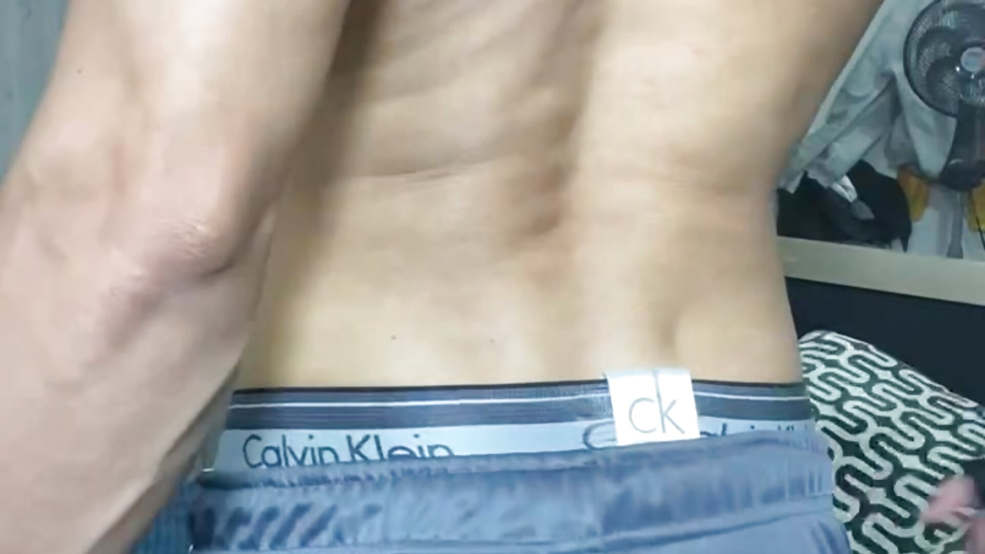 Bruno warming up and  flexing so hot ! - video by Brunocuttie94 cam model