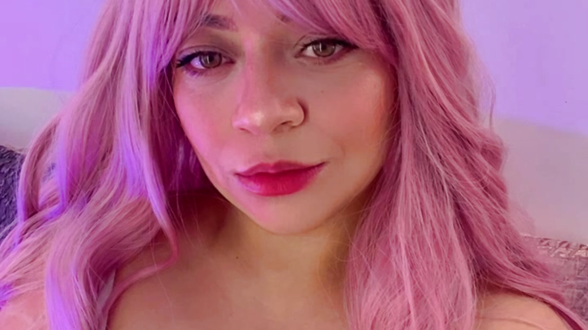 How  does pink look on me - video by sarah-bonneth cam model