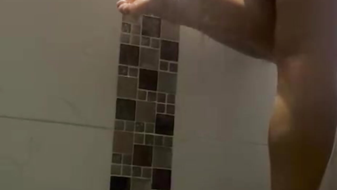 foot shower - video van sarah-bonneth cam-model
