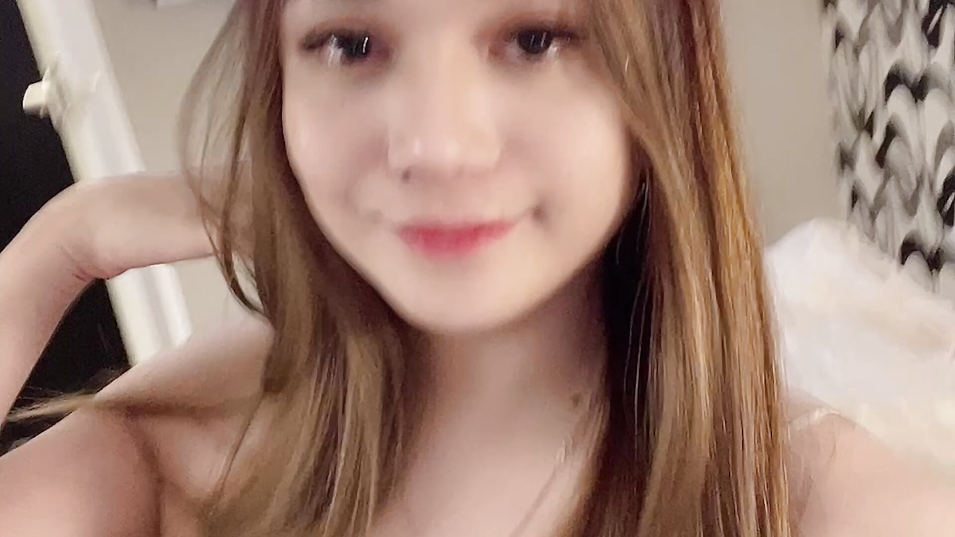 Cute chick 😁😜 - video oleh model kamera MariaFoxxy