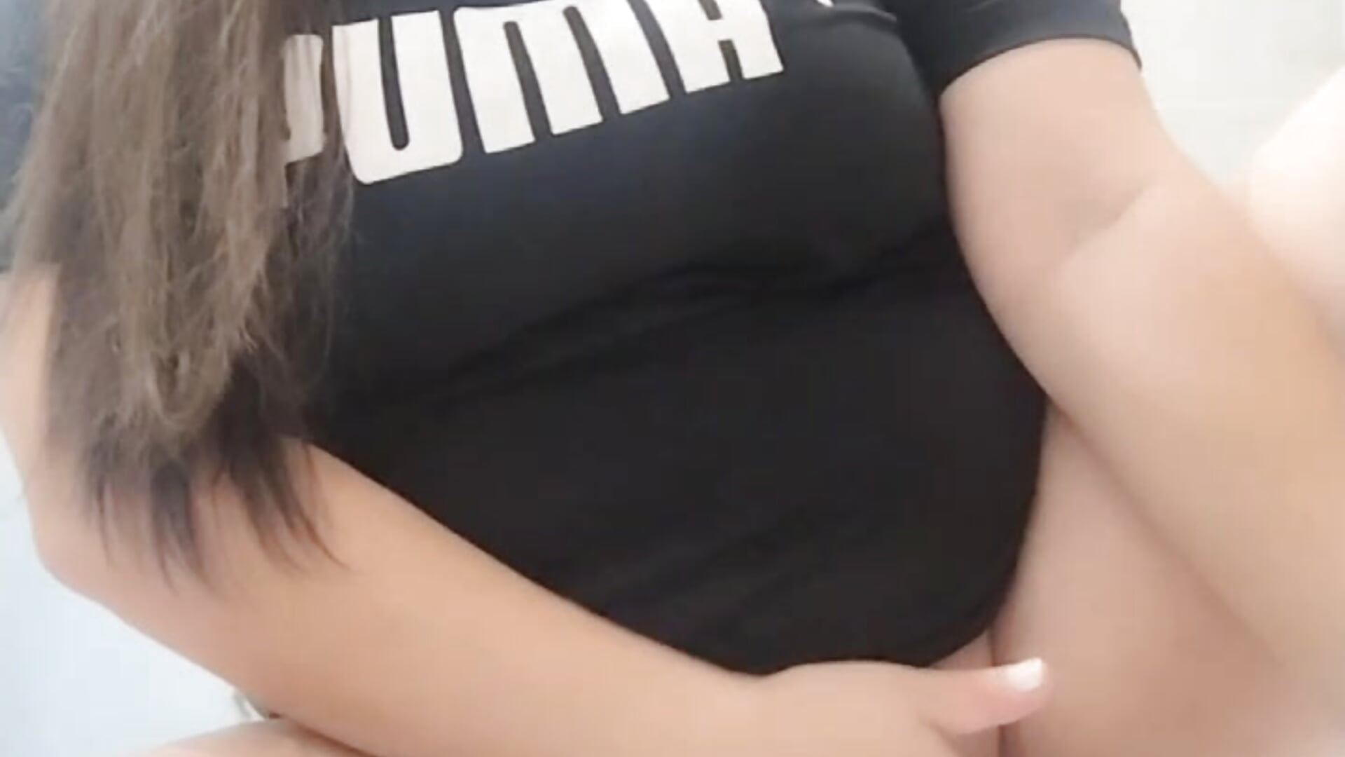 Lily plays with pussy before the broadcast