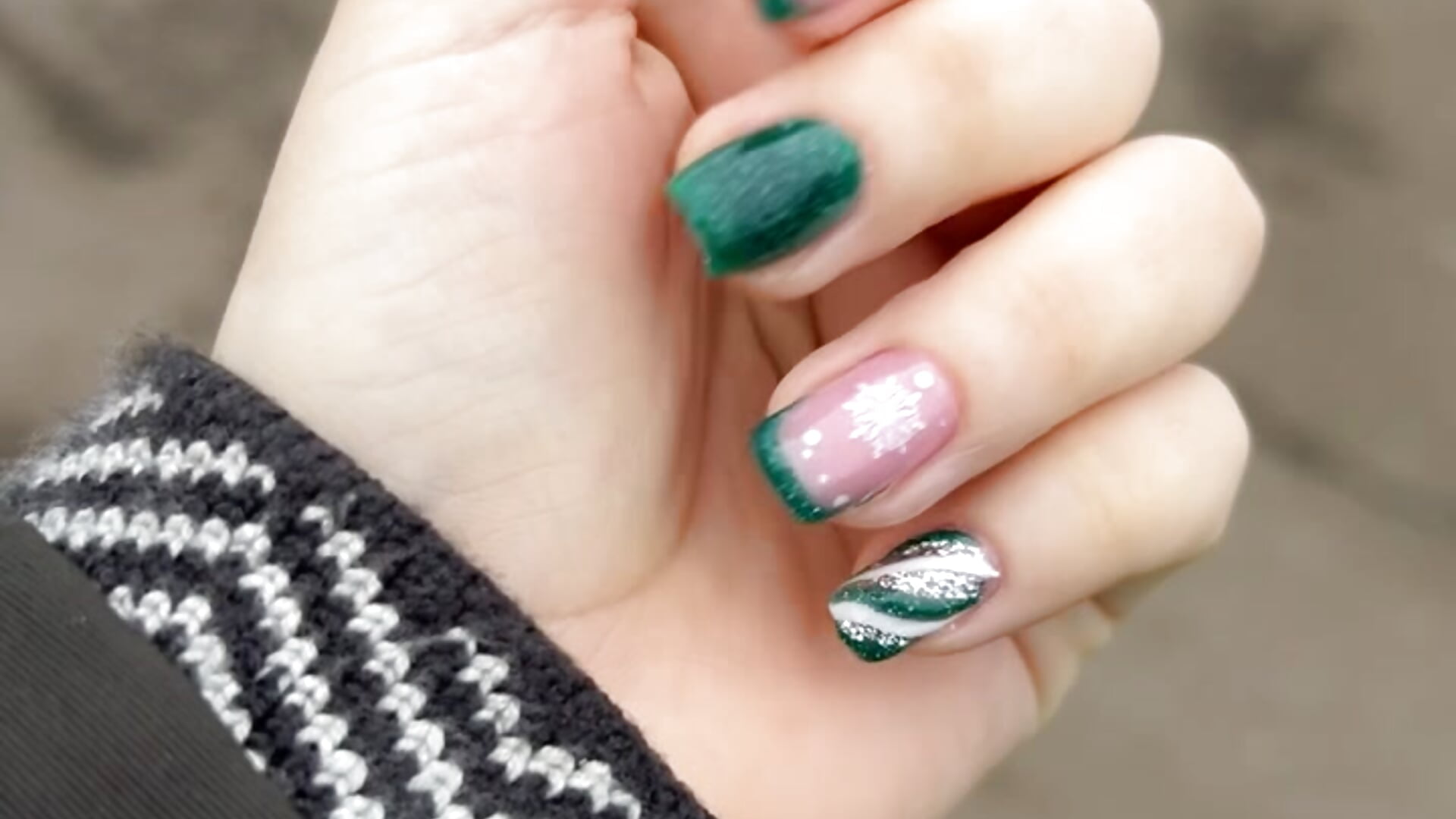 Christmas manicure 