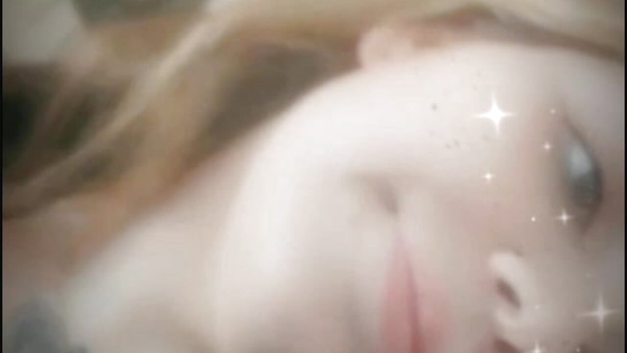 Falling in love? - Vídeo de rayybabyy98, modelo de vídeos