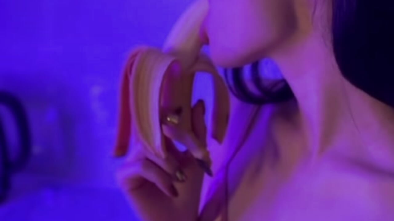 instead of a banana, imagine yourself - video by Anna_Way cam model