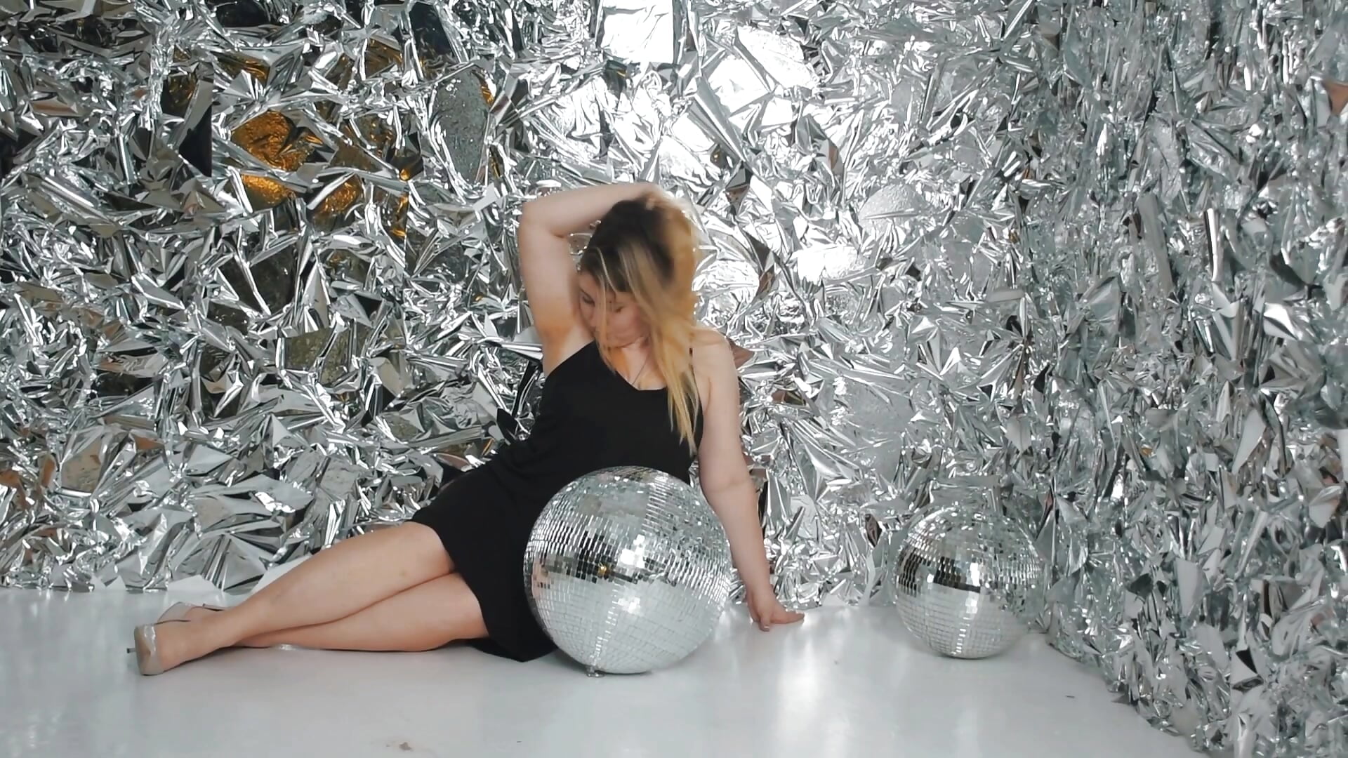 With a taste of winter - video by SofiaLuxx cam model