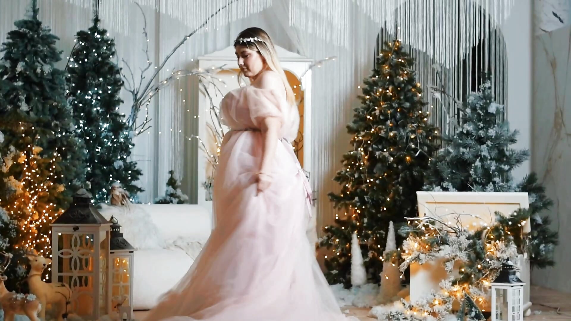 In the kingdom of the Snow Queen - video by SofiaLuxx cam model