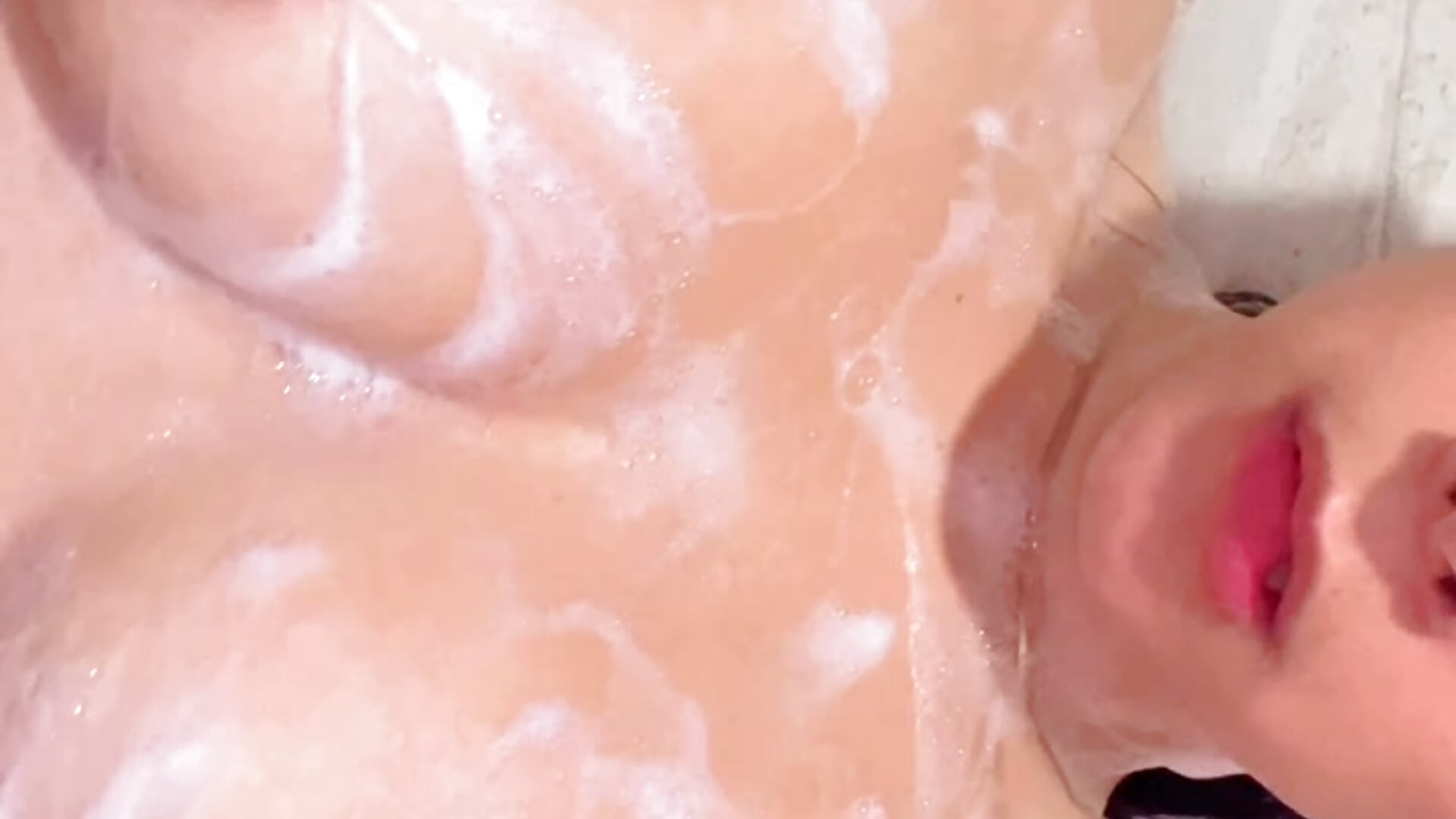 Play with my soapy tits 🔥