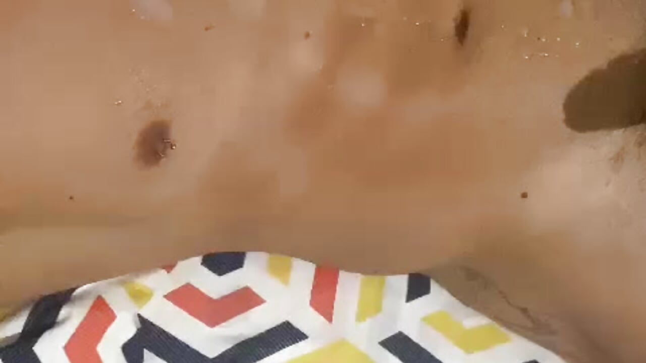 look at my abdomen full of milk - video by ElianFoxter cam model