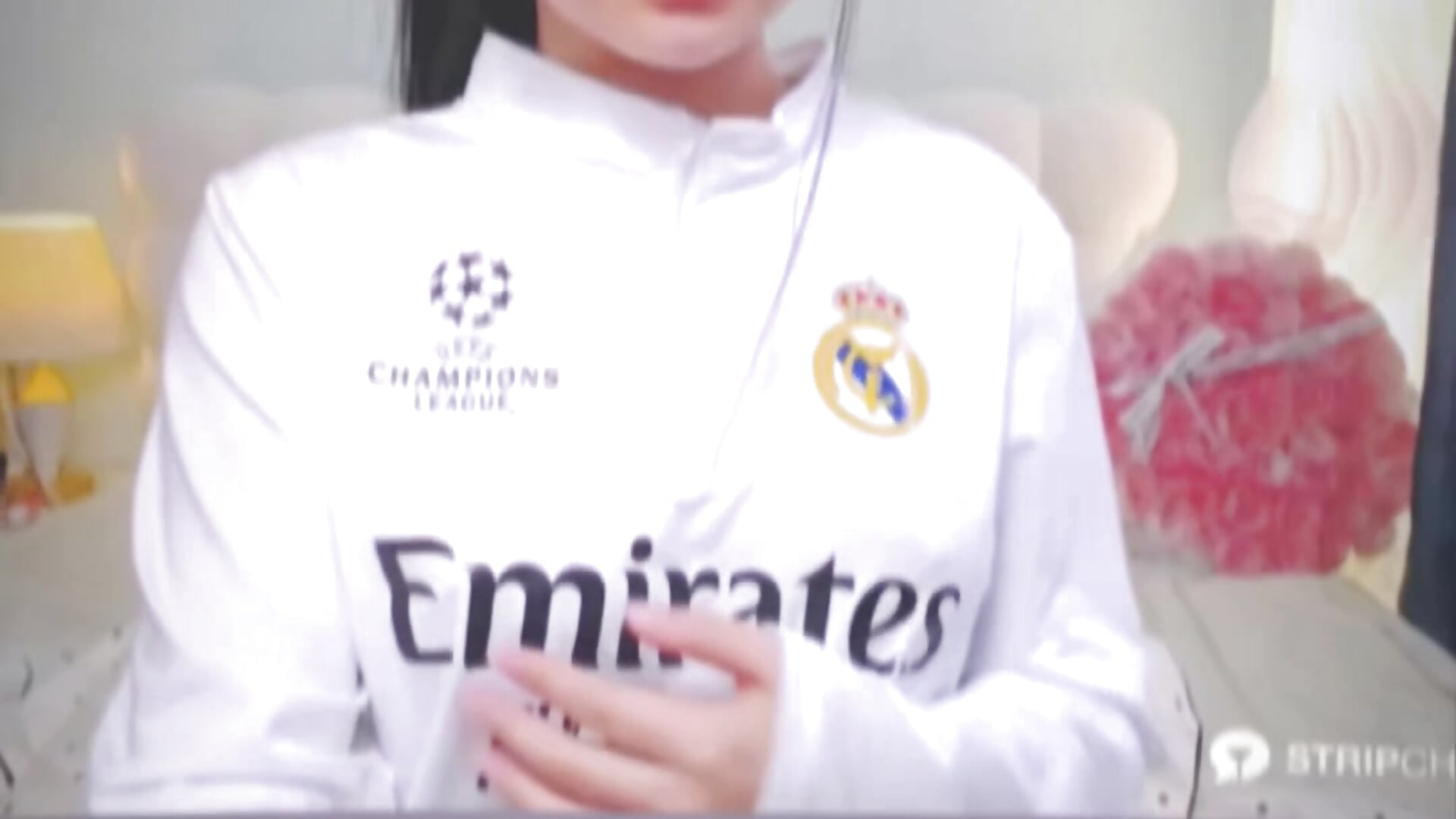 Tất cả quỳ xún . T là nhà VUA 👑 - video by NGOCHA_chezi cam model