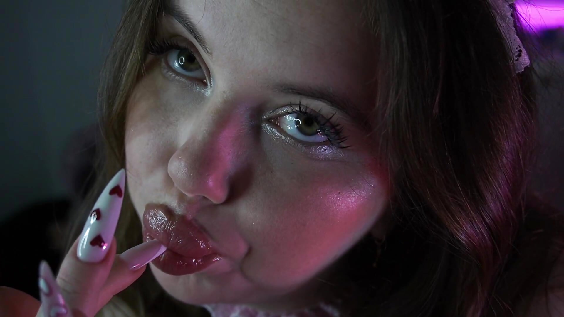 lick my fingers - video di SugarMuse modella di cam