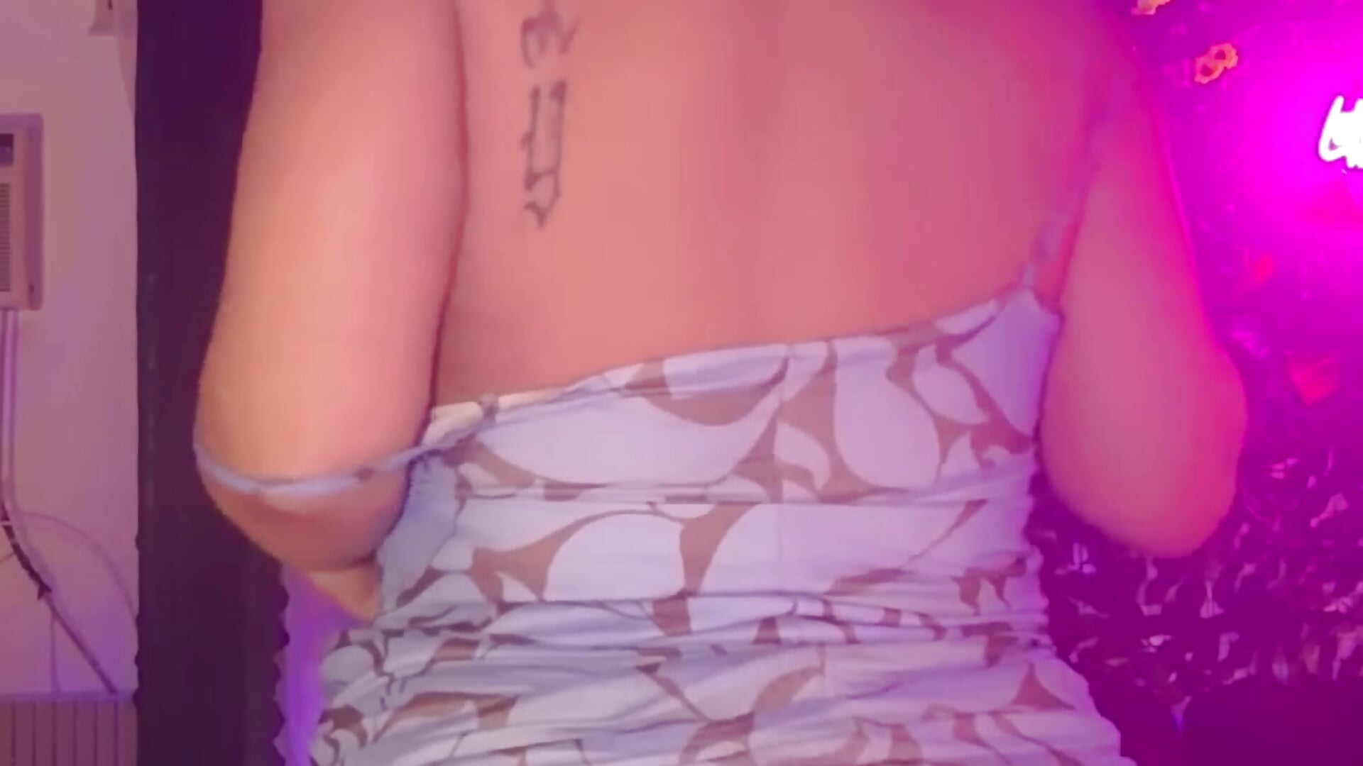 Video – video od webkamerové modelky BareSlut6666LA