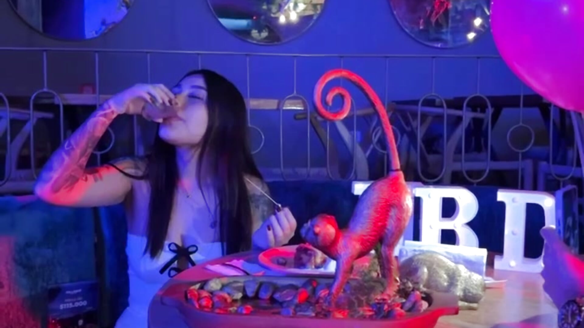 a drink for celebrate my life - sweett_dirty 캠 모델의 동영상