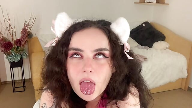Doing Ahegao and drooling - video by CarrieBroun cam model