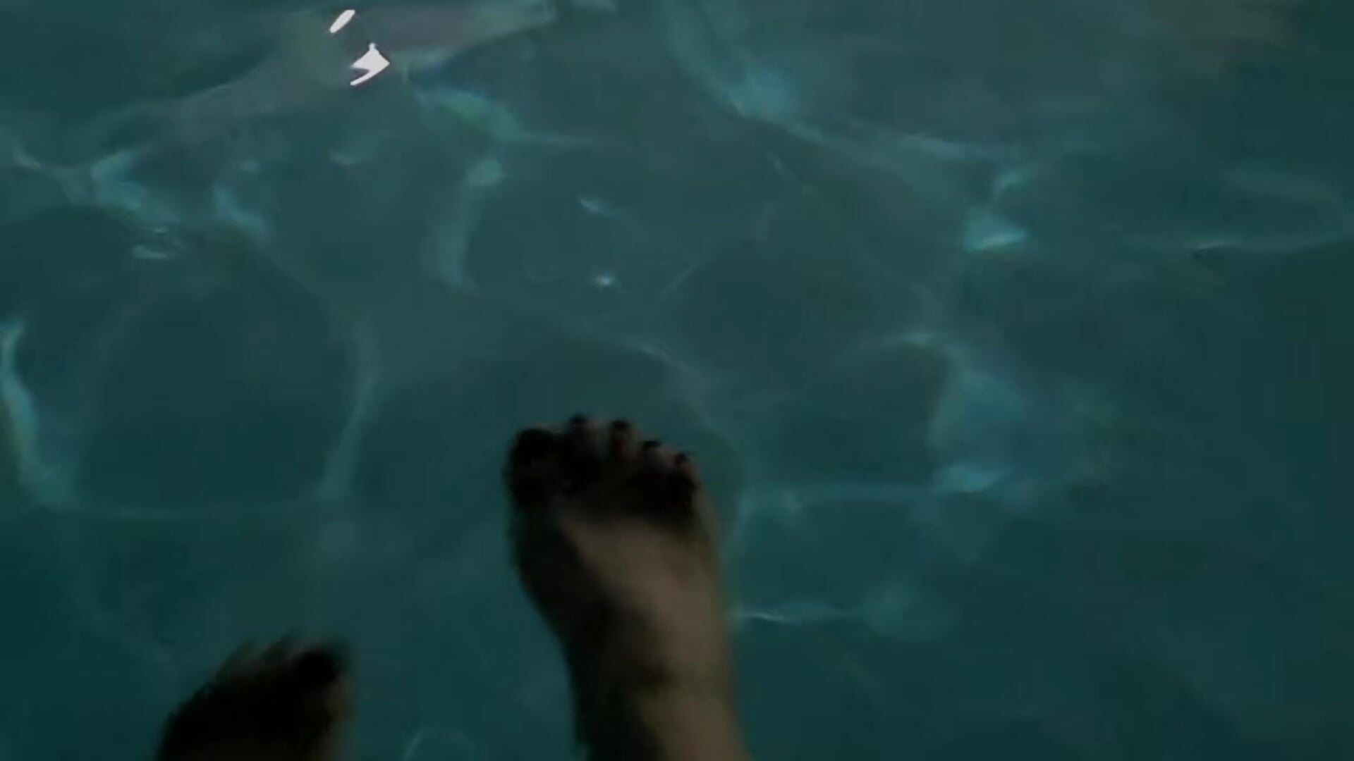 👣🏊‍♀️
