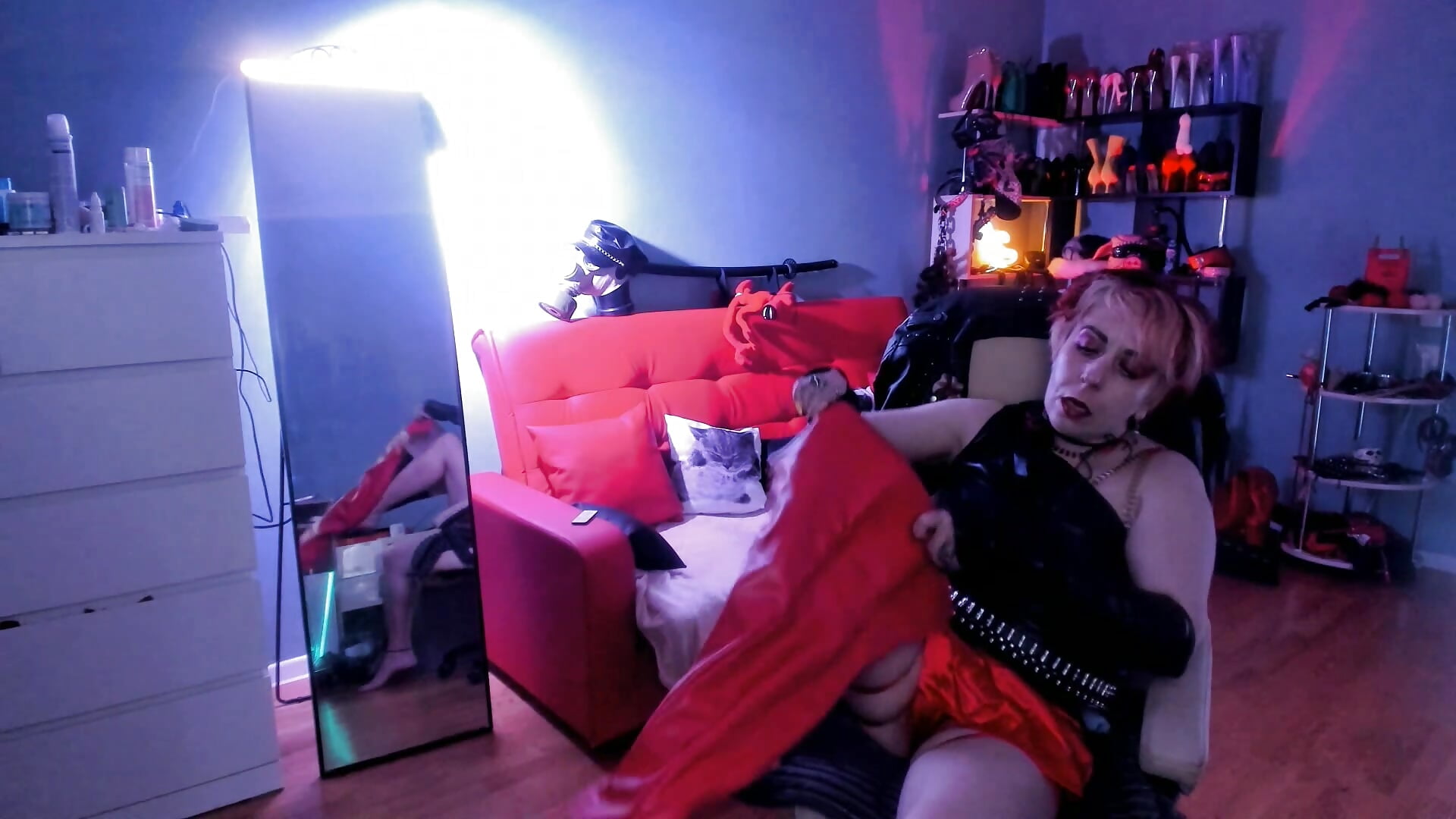 My New Leather Top - video oleh GinaMiracle kamera model