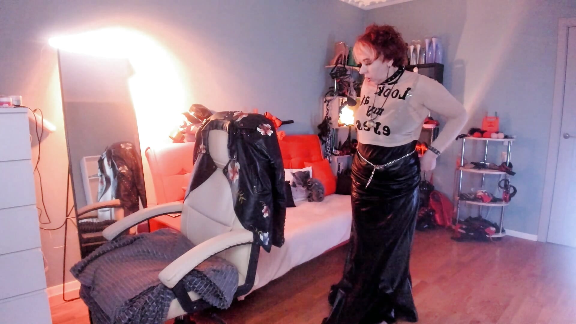 Long Leather Skirt - video GinaMiracle kameramallilta