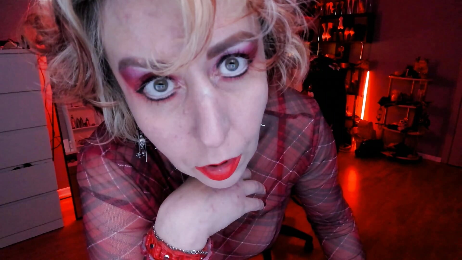 Kiss - video van GinaMiracle cam-model