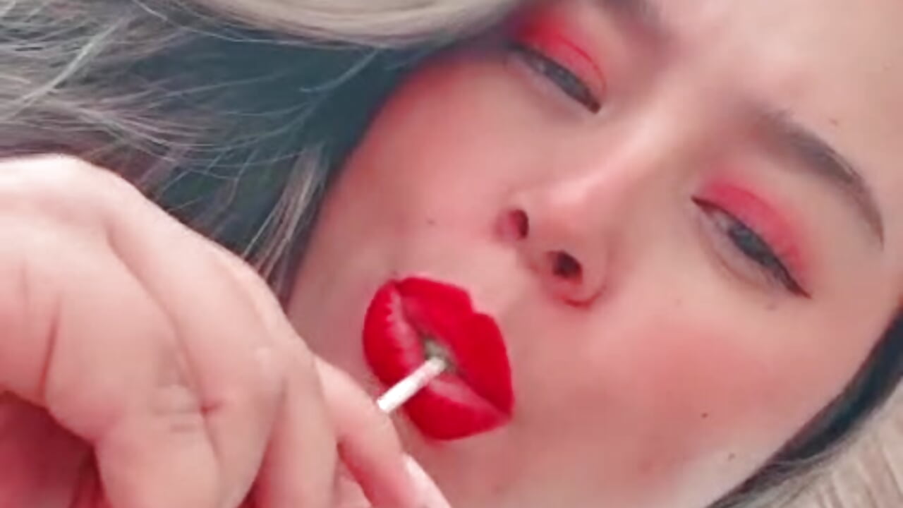lick the lollipop having dirty naughty thoughts ❤️😋😋😋 - video by alice_cullenbbw cam model