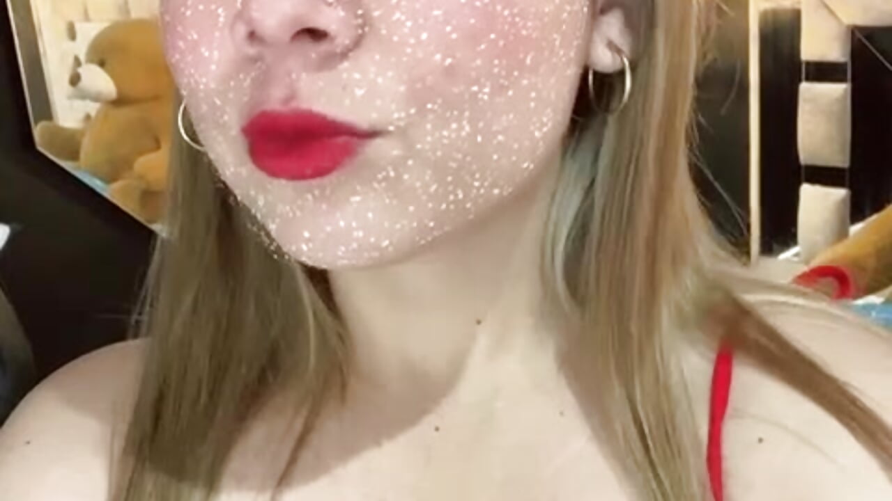 kisses babyyy - video by little_tifanny82 cam model