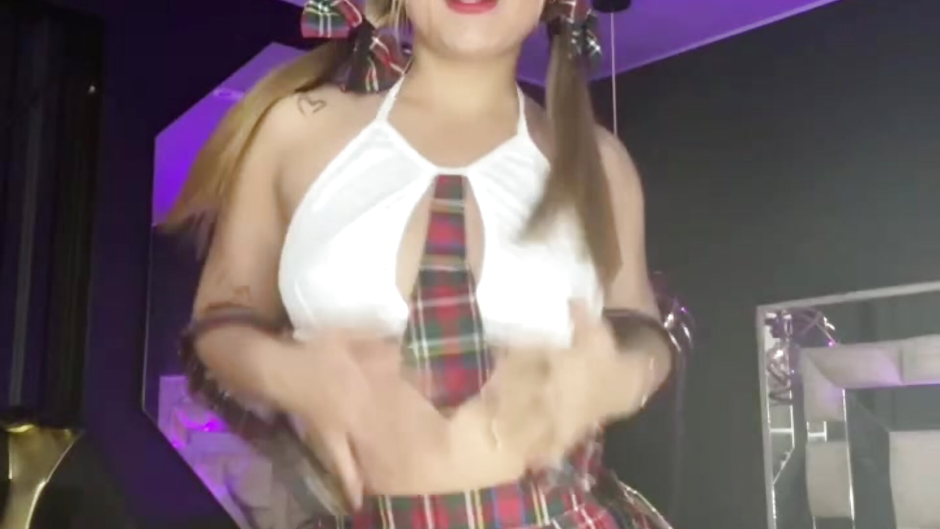 sexy tifanny - video by little_tifanny82 cam model