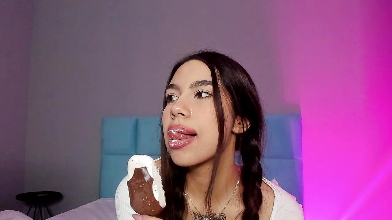 mm is that ice cream? - video by Eileen_Stonem cam model
