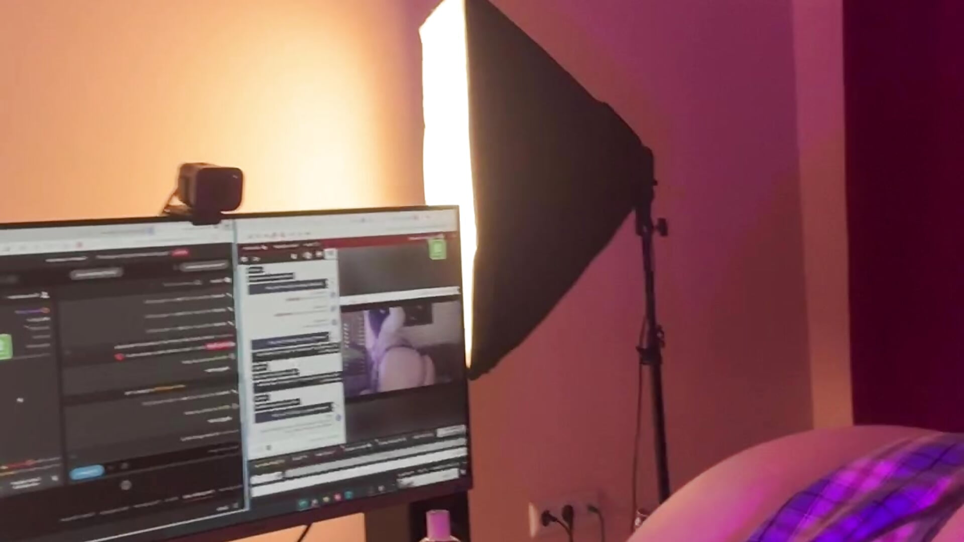 shaking big ass from young teen bbw chubby curvy - vídeo de Tara_Renn modelo de câmara