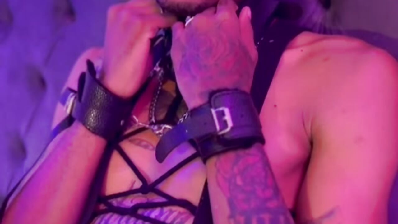 Slap punish and eat - vidéo du modèle de showcams TysonWalkers