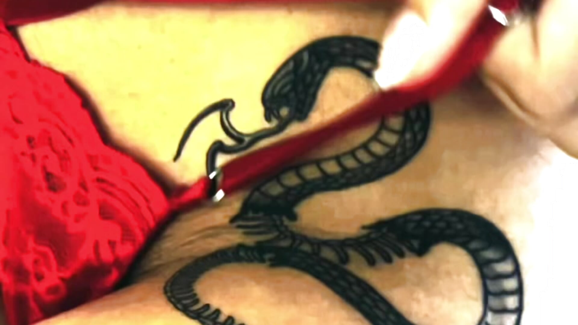 I LOVE TATTOS - video by RossieGamer cam model