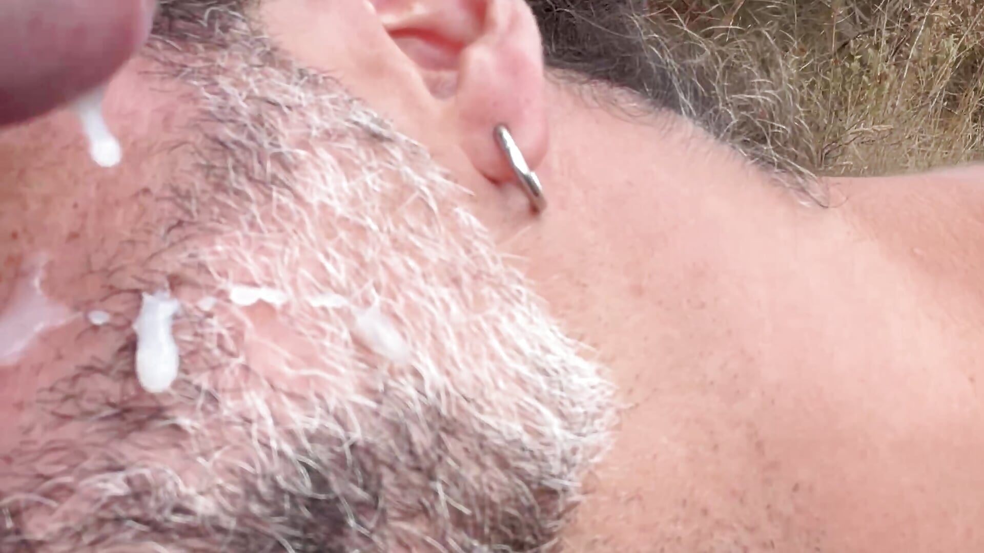 Old man shooting his cum on my face - فيديو من eduardbareback موديل الكام