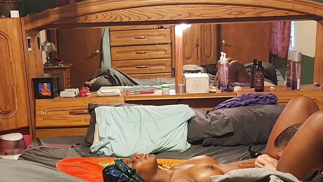 Stretching out young pussy on this bwc - vidéo du modèle de showcams Billythekidd1978