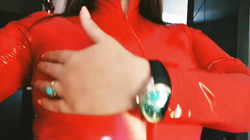 my new latex outfit! brigh so soft and red as hell – video od webkamerové modelky sara_goodgirl13