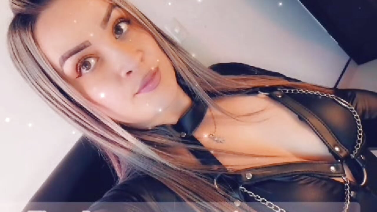 im getting ready with my latex catsuit and chain harness, 🔥🔥🔥🔥  i wait for you on my stripchat – video od webkamerové modelky sara_goodgirl13