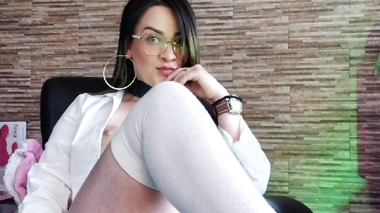 Im here waiting for you to you punish me and take my collar and push it until make me gag and please – video od webkamerové modelky sara_goodgirl13