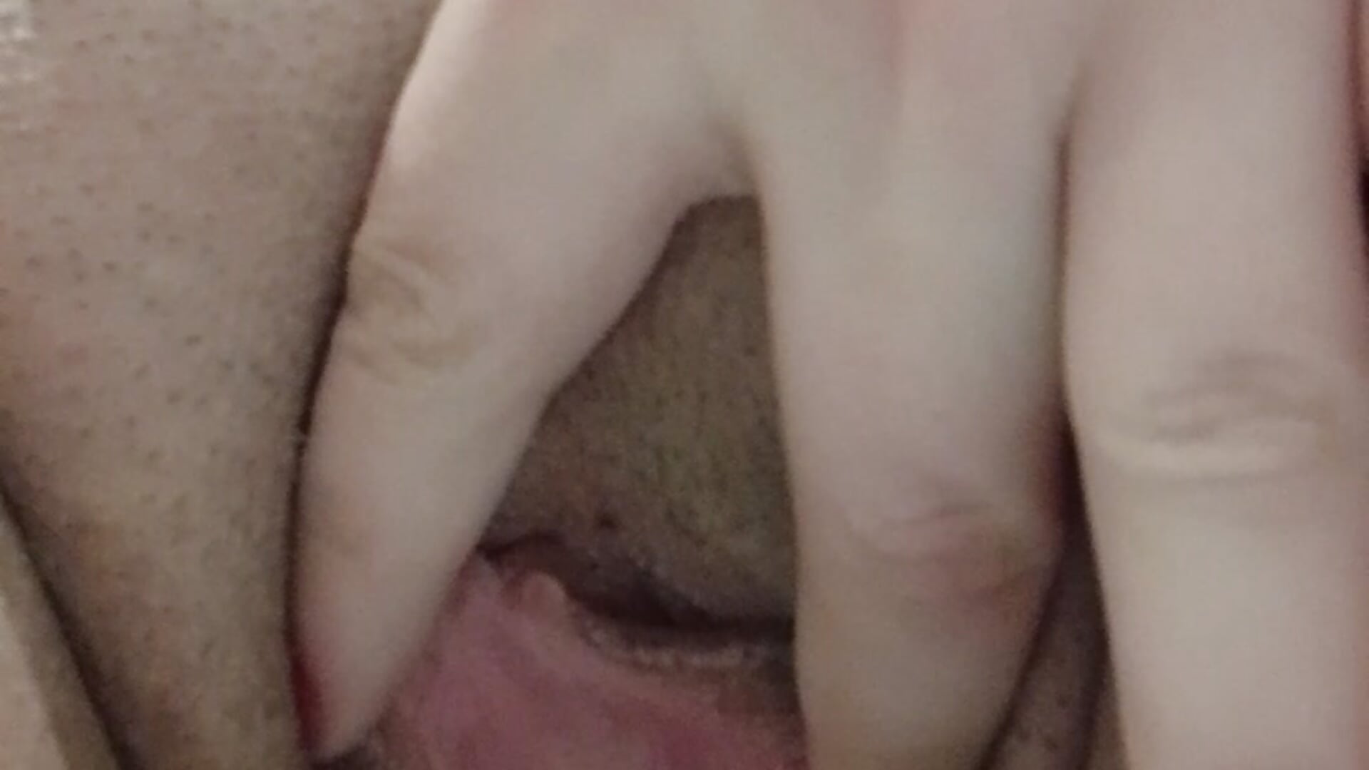 Vuoi bere un po' di pioggia dalla mia fica? - video by Alexy_centoxcento cam model