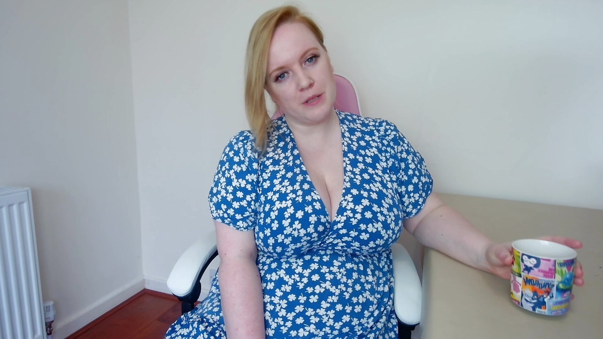 Giantess Julie Bliss - Stepbro - Ass Crush - Julie_Bliss adlı kamera modelinin videosu