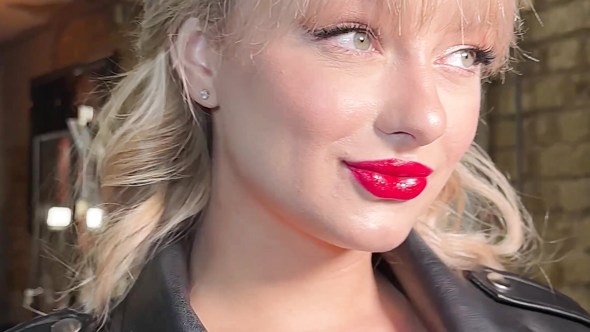 💋 - video by Queen_in_touch cam model