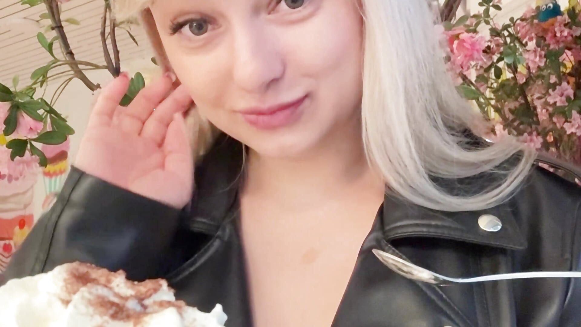 😋 - video by Queen_in_touch cam model