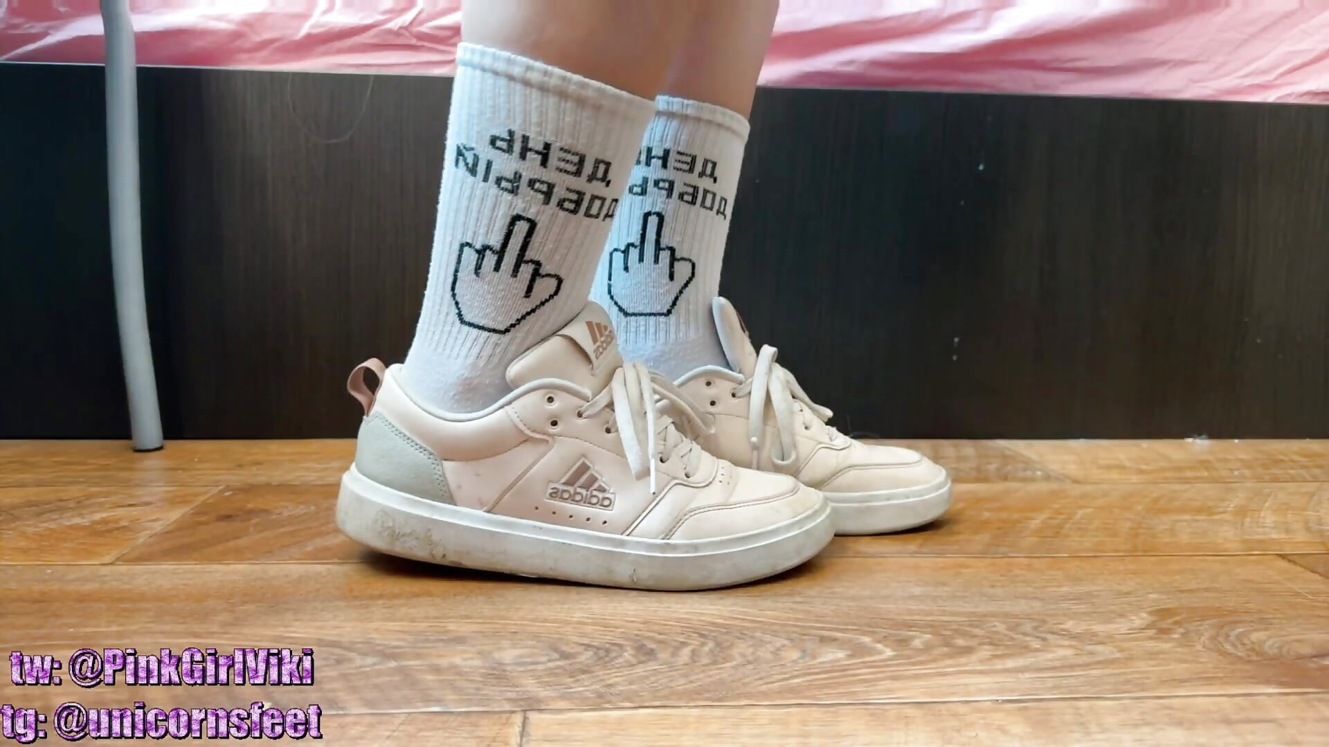 My sneakers - video by unicornsfeet cam model