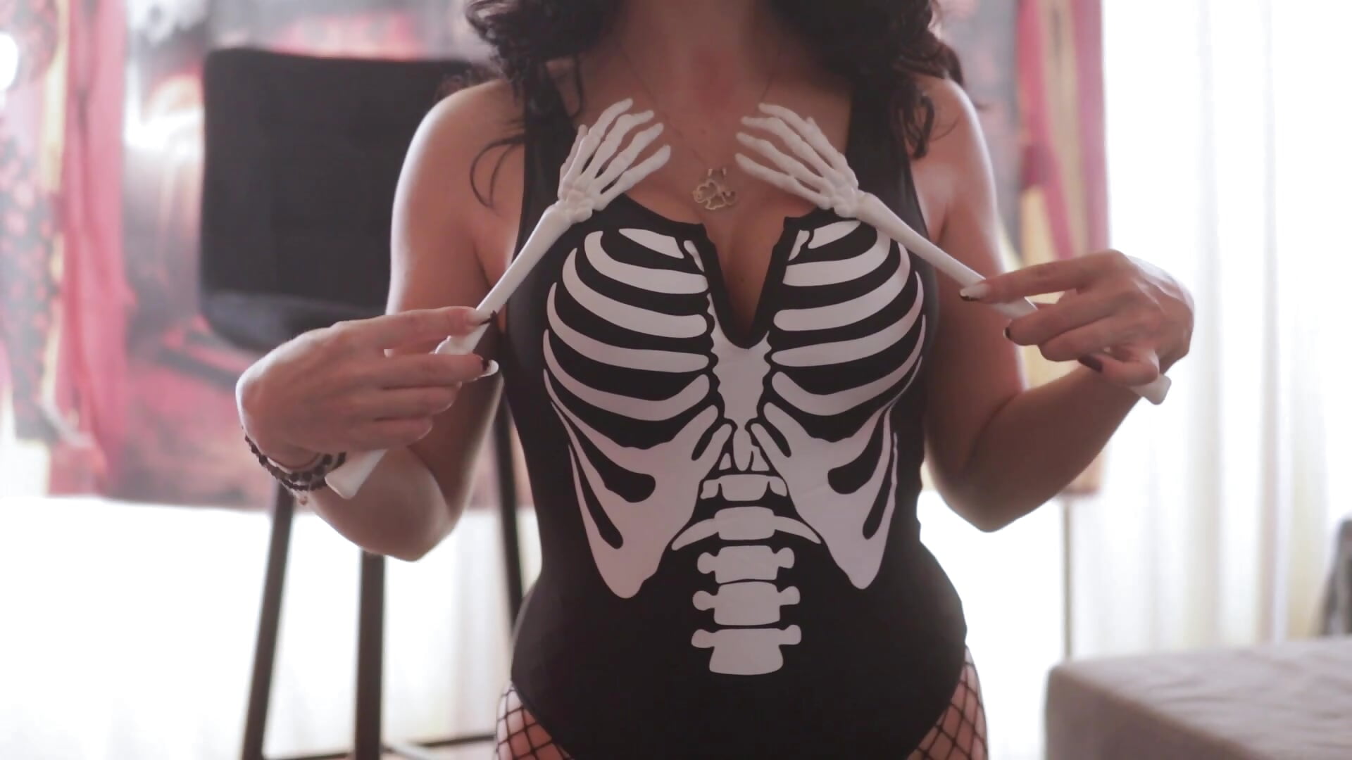 Happy Halloween - video của người mẫu cam CarlaReysX