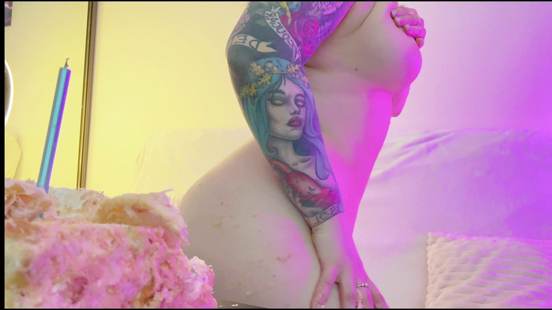 Birthday Cake and Birthday Squirt – video od webkamerové modelky PumaShyXD